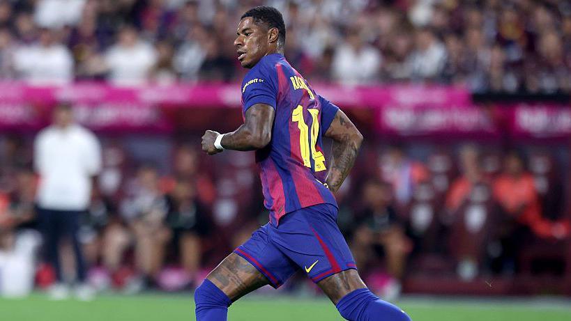 La Liga nới lỏng quy định đăng ký cầu thủ, Rashford sáng cửa thi đấu cho Barcelona