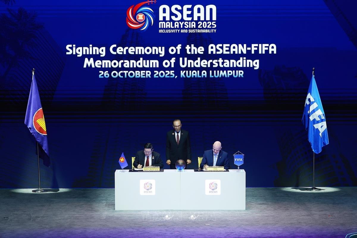 FIFA muốn hợp tác sâu hơn với bóng đá Việt Nam