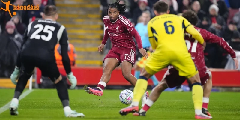 Ngumoha kiến tạo giúp Liverpool lội ngược dòng